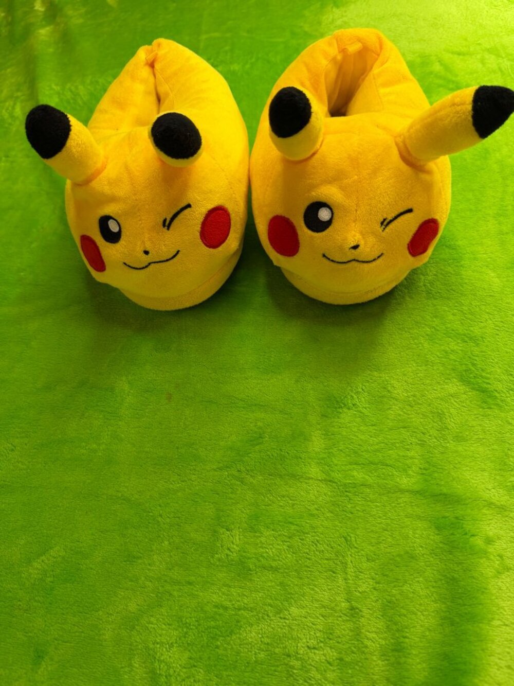 Pokémon Pikachu Winking Plush Slippers Kids Sz 13/1 Yellow